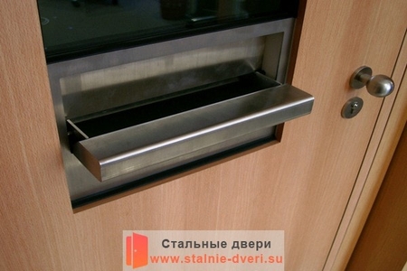 Окошко в двери для кассы